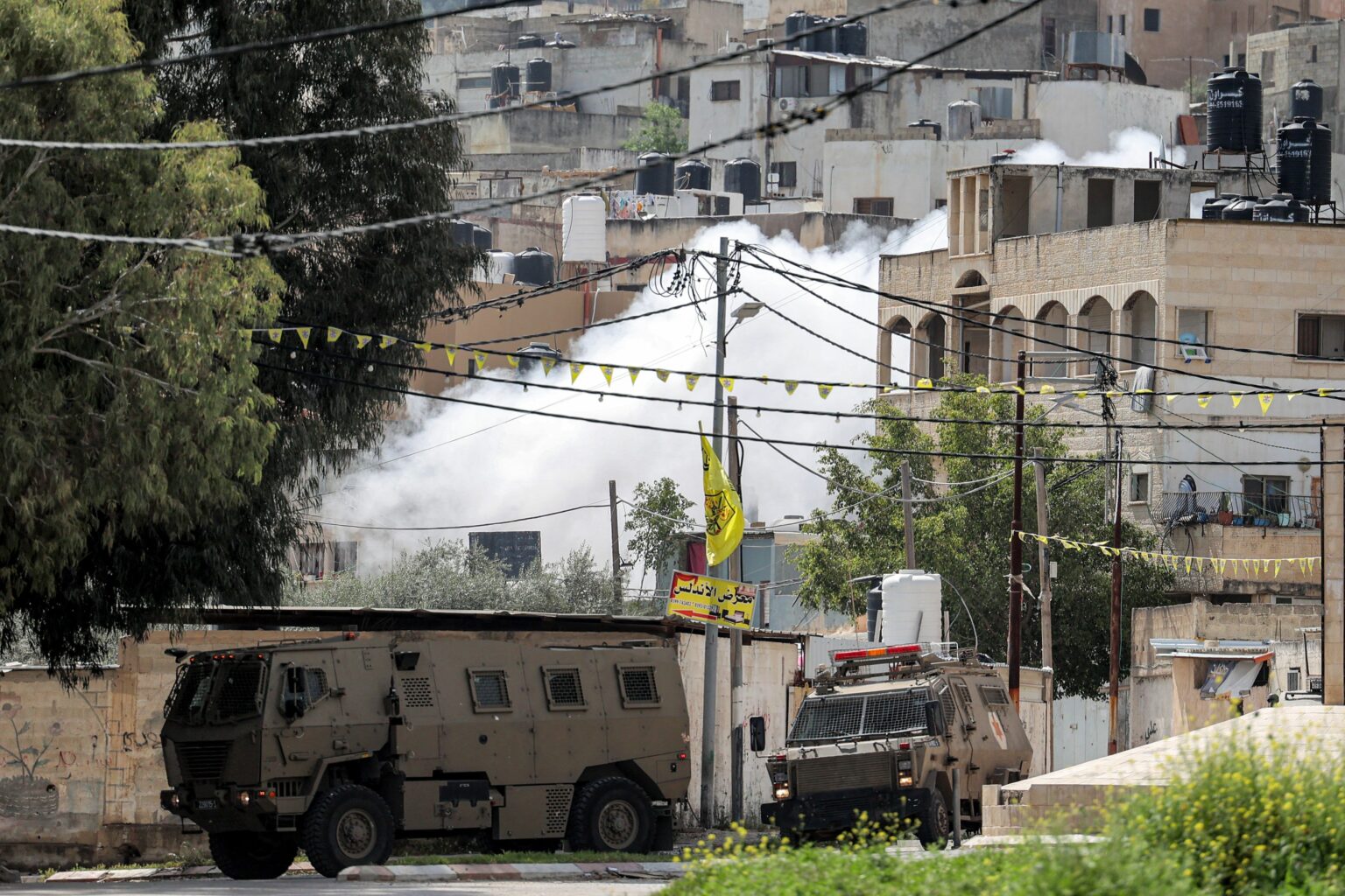 اعتقال 37 فلسطينيا مع ساعات فجر الإثنين في الضفة الغربية