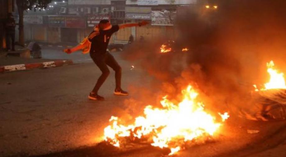 فلسطينيون يحتجون على سلوك أجهزة السلطة 