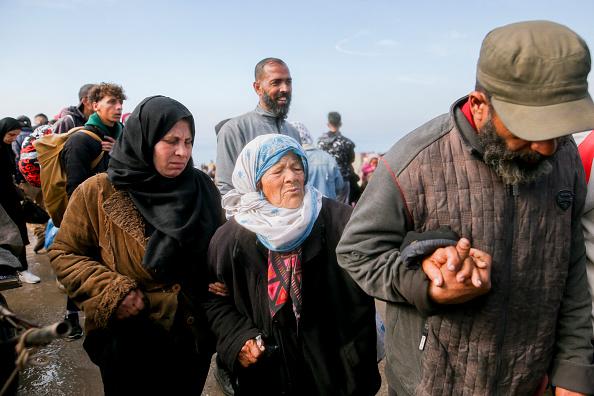 الإعلام الحكومي بغزة: أكثر من 300 ألف نازح تمكنوا الإثنين من العودة لشماليّ القطاع